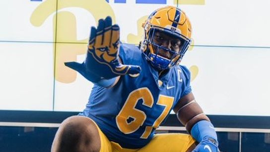 Massive offensive tackle Ray commits to Pitt taken on the South Side (Pitt)